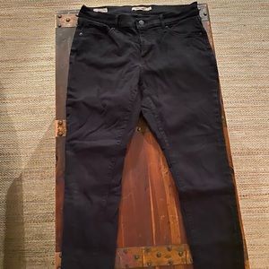 Levi’s Curvy Skinny Black Jeans